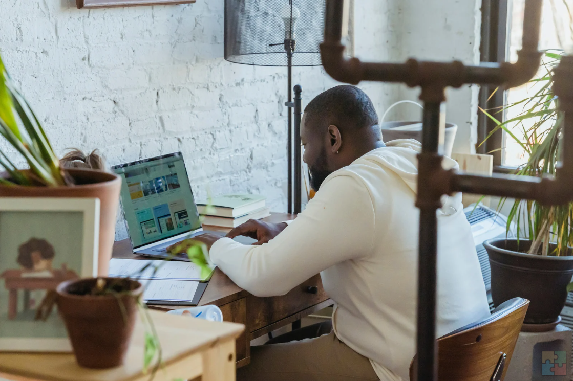 Influencers vs. Bloggers: The New Era of Affiliate Marketing